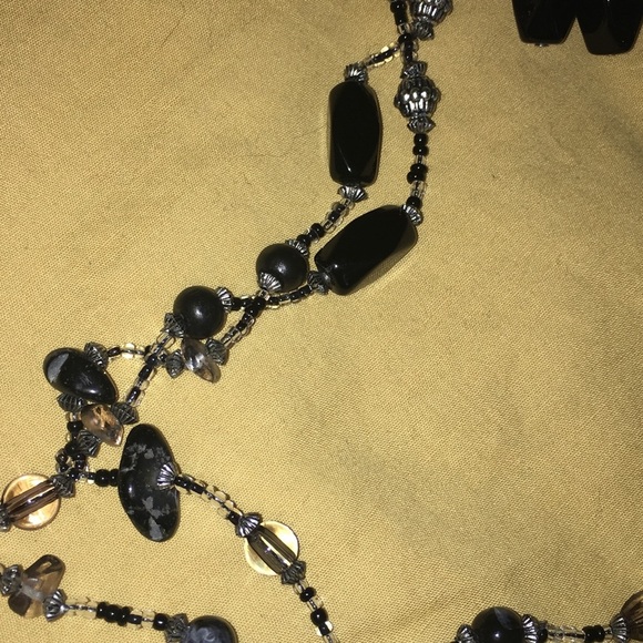 Evereve set earrings and necklace - Picture 5 of 8